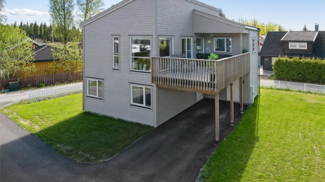 Krogsveen v/ André Ellefsen presenterer Dragonstien 5J - En innbydende og flott enebolig oppført i 2022. (Foto: Morten Eriksen).