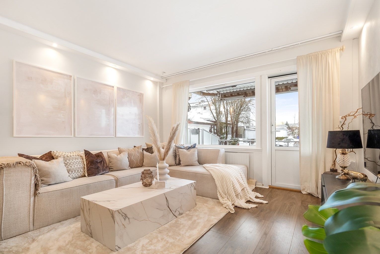 Eiendomsmegler Krogsveen v/Idriss Eliassy ønsker velkommen til Alexander Kiellands gate 12B