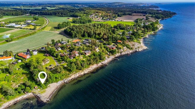 Til den barnevennlige sandstranden Festehøy er det kun et fåtall minutters gange.