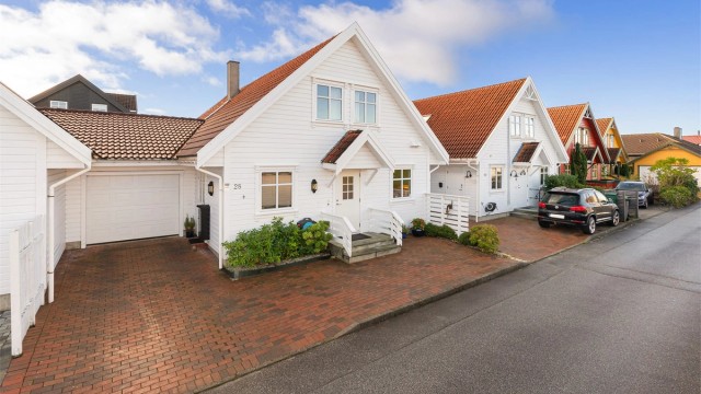 Lene Hviding v/Krogsveen har gleden av å presentere Kaprifolveien 28.