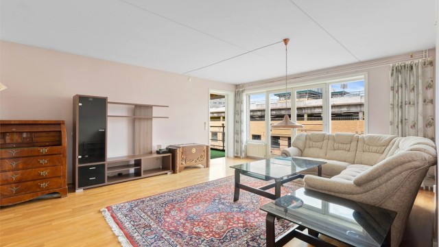 Velkommen til Claude Monets alle 21 presentert av eiendomsmegler Krogsveen v/ Fredrik Nordstrøm - Fra stuen er det utgang til en koselig veranda. Foto: Zovenfra