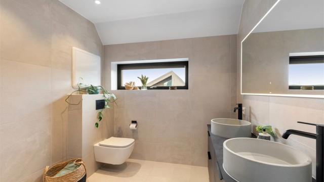 Lekkert familiebad med innredning fra Linn Bad