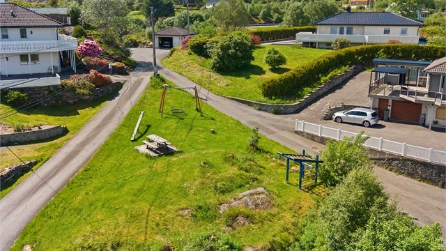 Nærmeste lekeplass ligger like borte i gaten