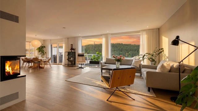 Boligen fra 2018 har en åpen og sosial planløsning med peis og balansert ventilasjon
Foto: Stian Wiik