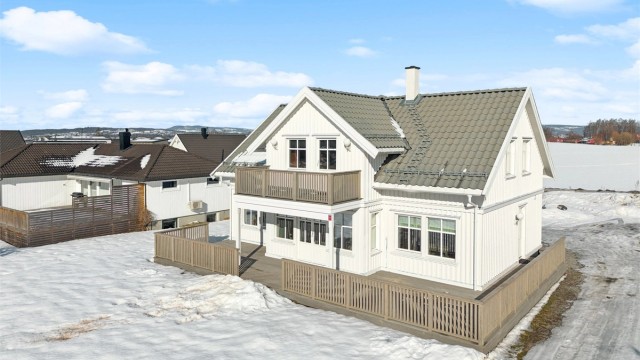 Velkommen til Skolevegen 49B - Flott og familievennlig enebolig fra 2013!