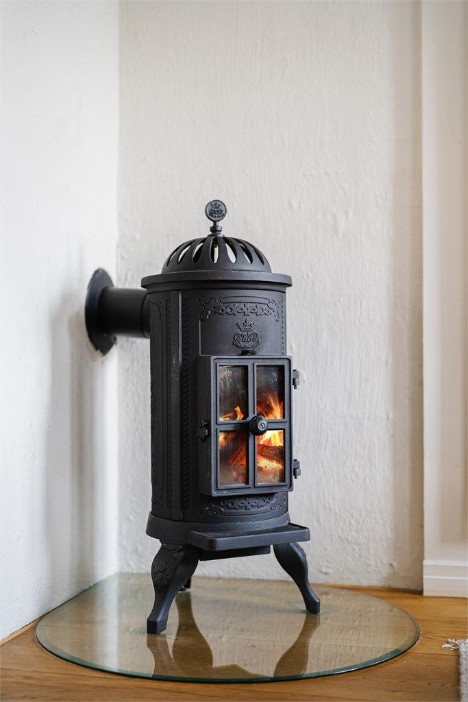 Peisovnen i første etasje sørger for en behagelig temperatur og atmosfære.