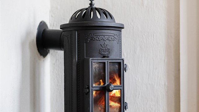 Peisovnen i første etasje sørger for en behagelig temperatur og atmosfære.