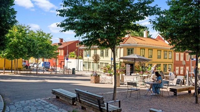På torget er det ofte tilstelninger for nærområdet, med marked og barnevennlige arrangementer.