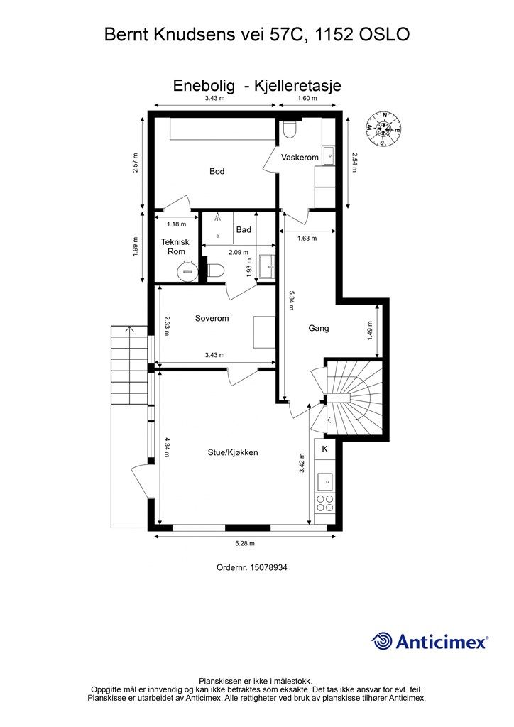Kjelleretasjen er innredet som en praktisk hybel med egen inngang, stue/kjøkken, soverom og bad.