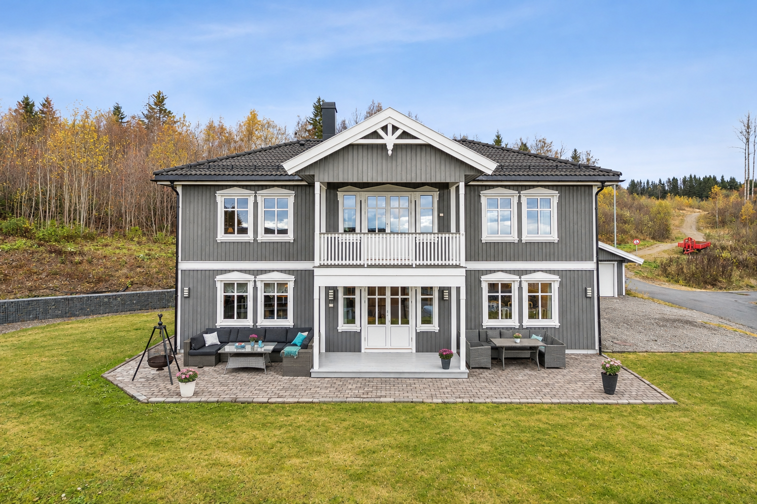 Fasade og uteområde.