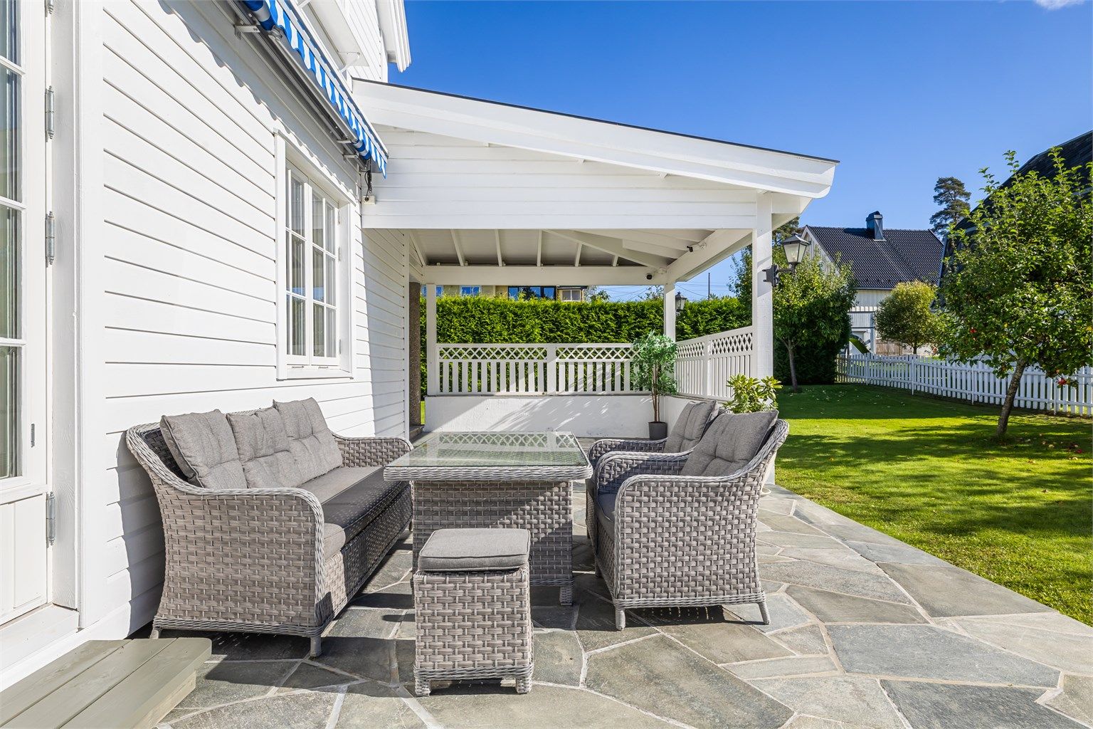 Stor og solrik terrasse