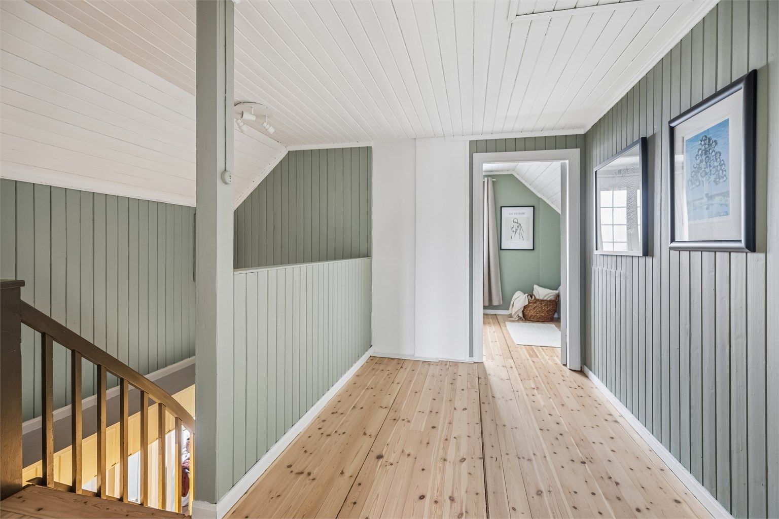 Romslig gang i 2. etasje