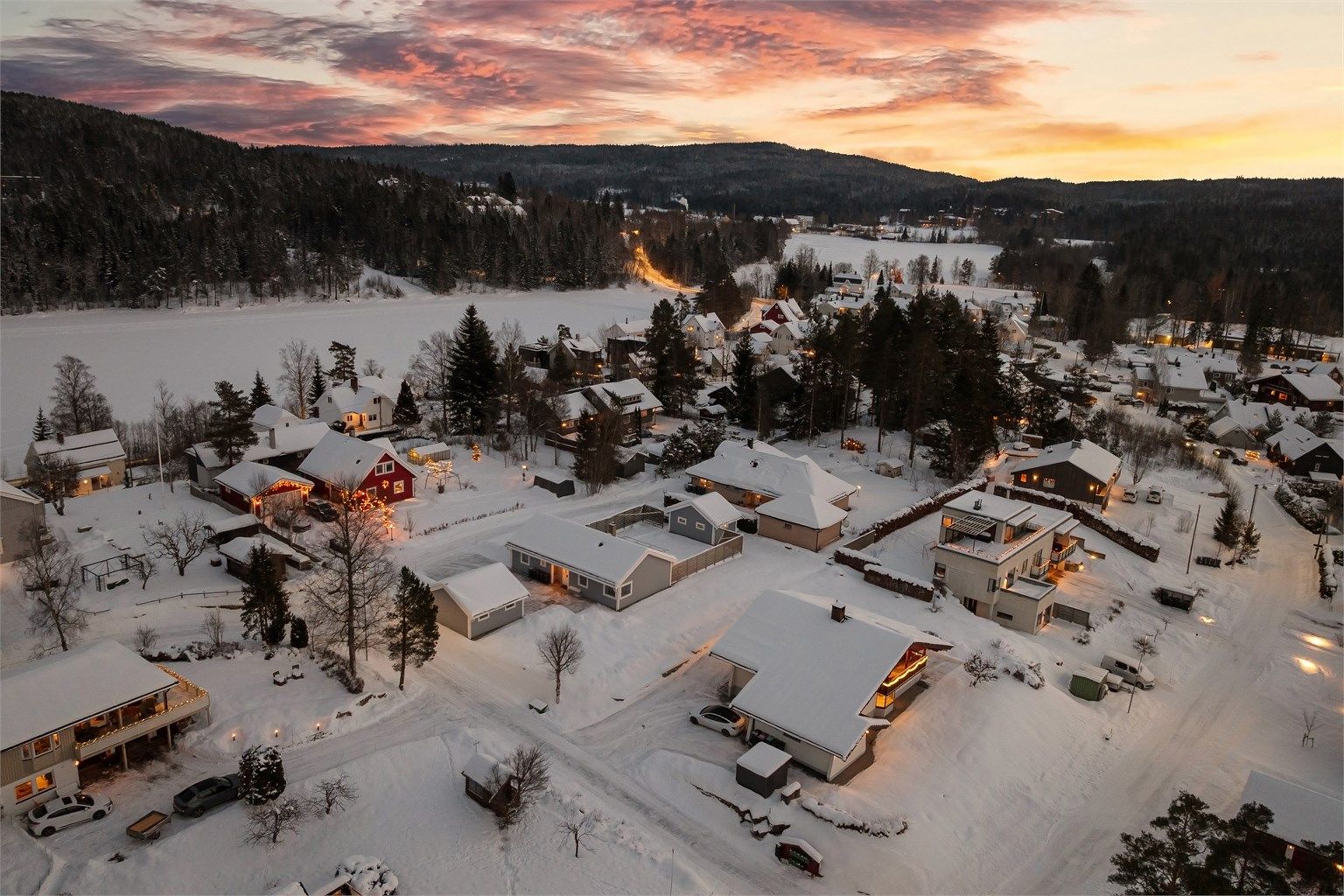 Området er omkranset av badevann med fiske- og krepsemuligheter.