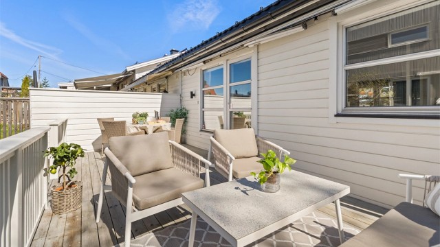 Her er det god plass til flere sittegrupper for sosiale sammenkomster.