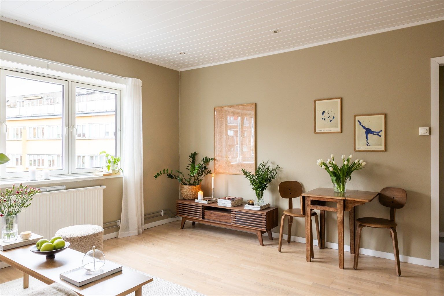 Her bor du lunt og tilbaketrukket, men samtidig med kort rusleavstand til flere parker og offentlig kommunikasjon.