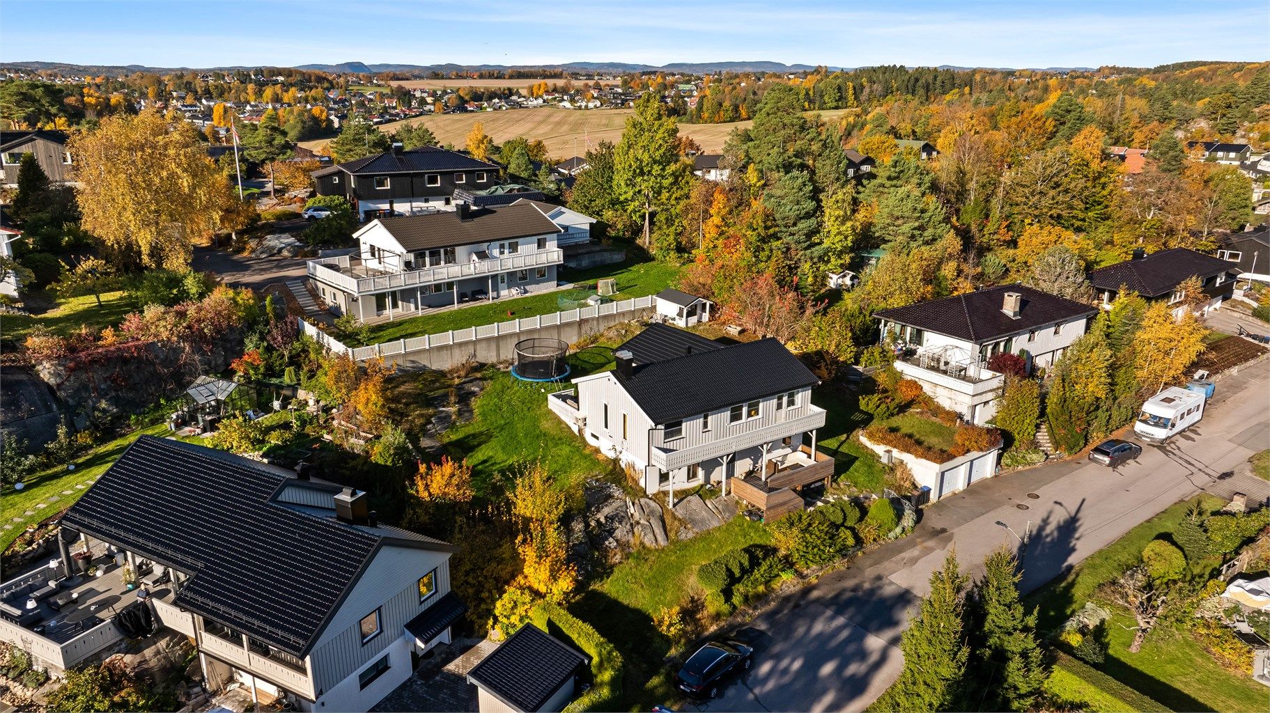 Drakeåsveien er en fredelig blindvei med trygge oppvekstvilkår for barnefamilier.
