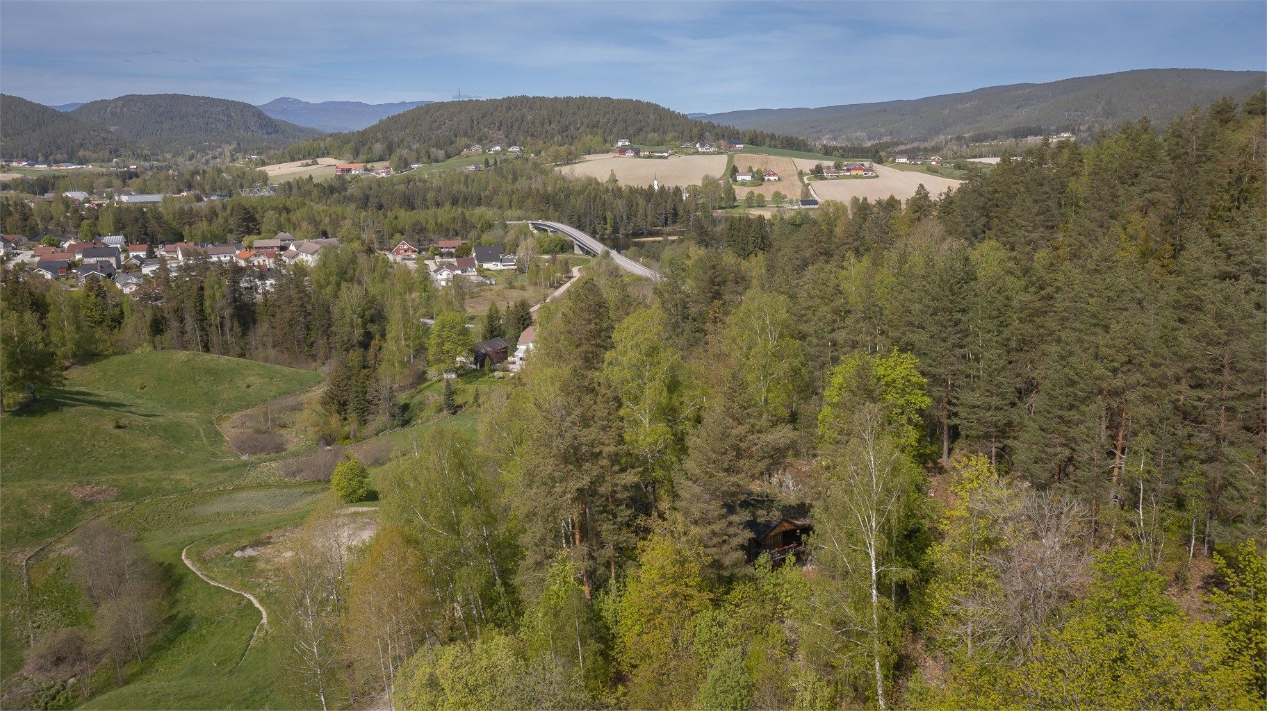 Hytta ligger usjenert til rett ved Lunde sentrum