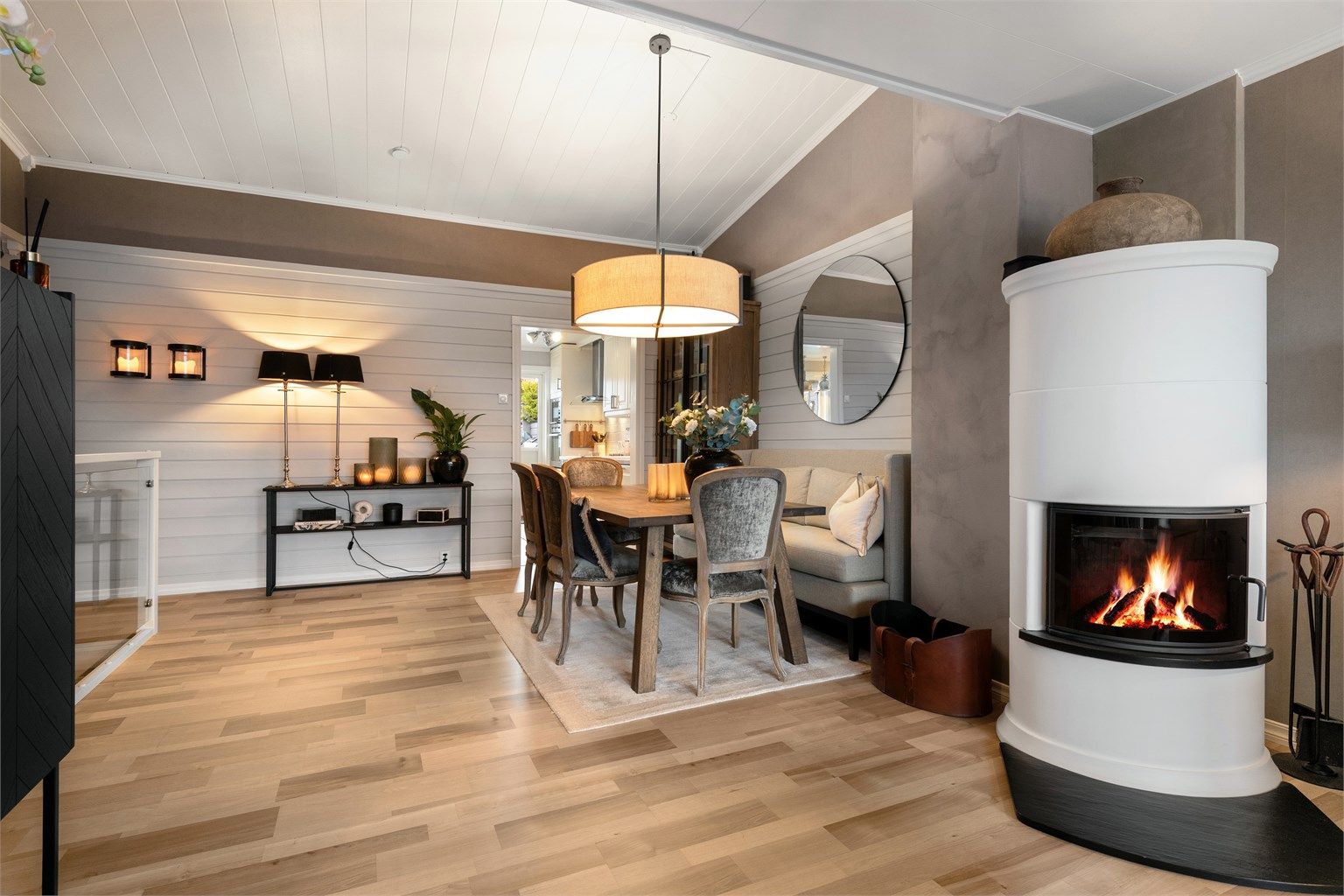 Flott peisovn av merket Nordpeis fra 2012, som gir assosiasjon til den klassiske kakkelovn