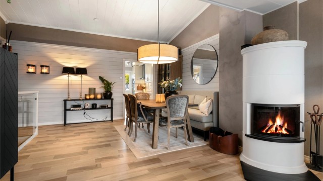 Flott peisovn av merket Nordpeis fra 2012, som gir assosiasjon til den klassiske kakkelovn