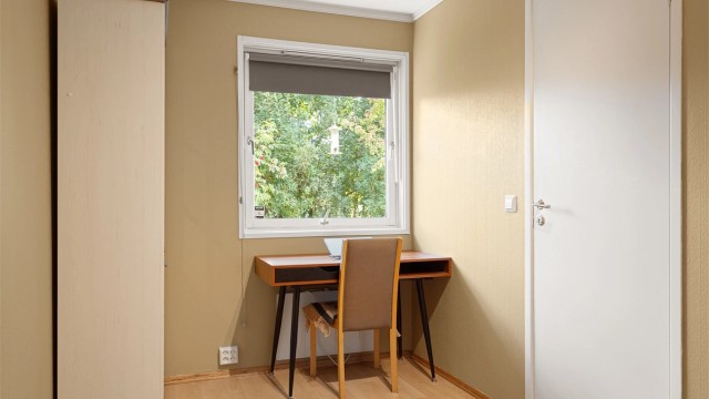 Det tredje soverommet benyttes i dag som kontor men passer også godt som barnerom eller gjesterom.