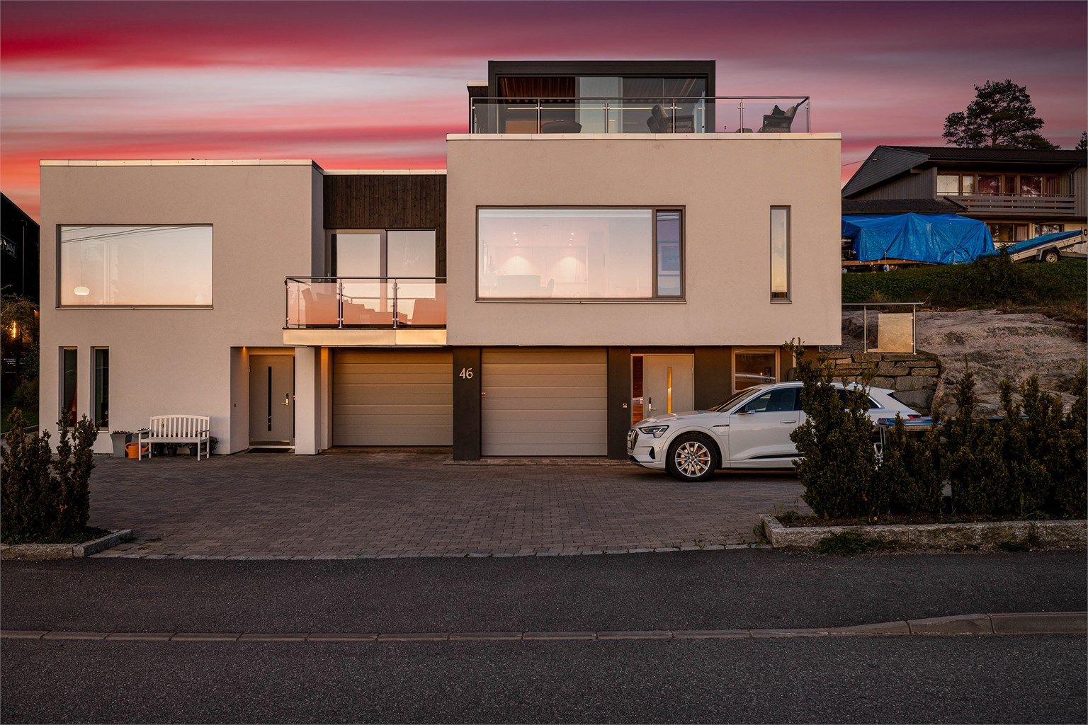 Tunevannveien 46A presenteres av Raymond Bøhn i Krogsveen. 46A er halvparten til høyre i bildet.