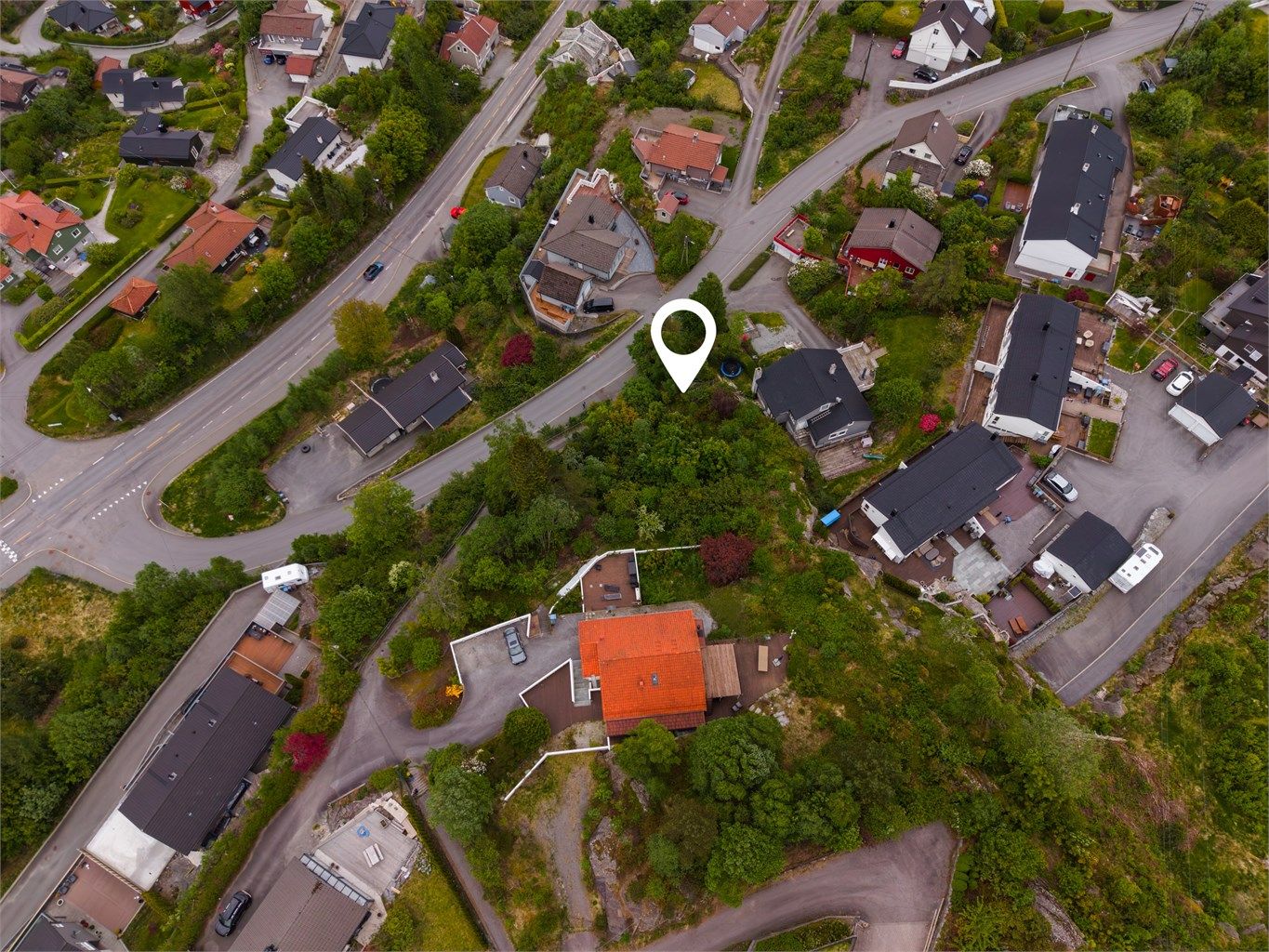 Familievennlig område med gangavstand til både skoler og barnehager.
