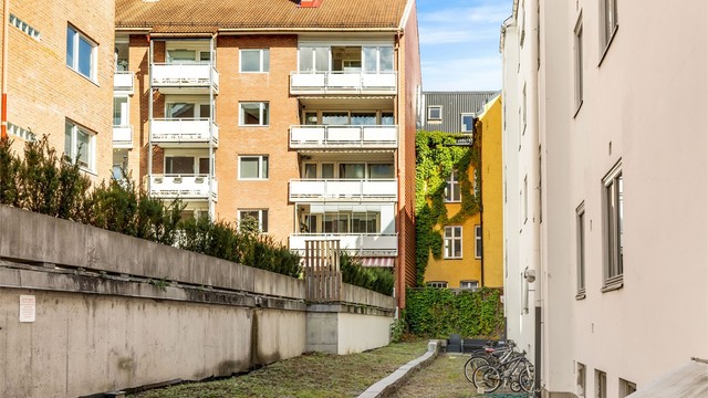 Sykkelparkering i felles bakgård.