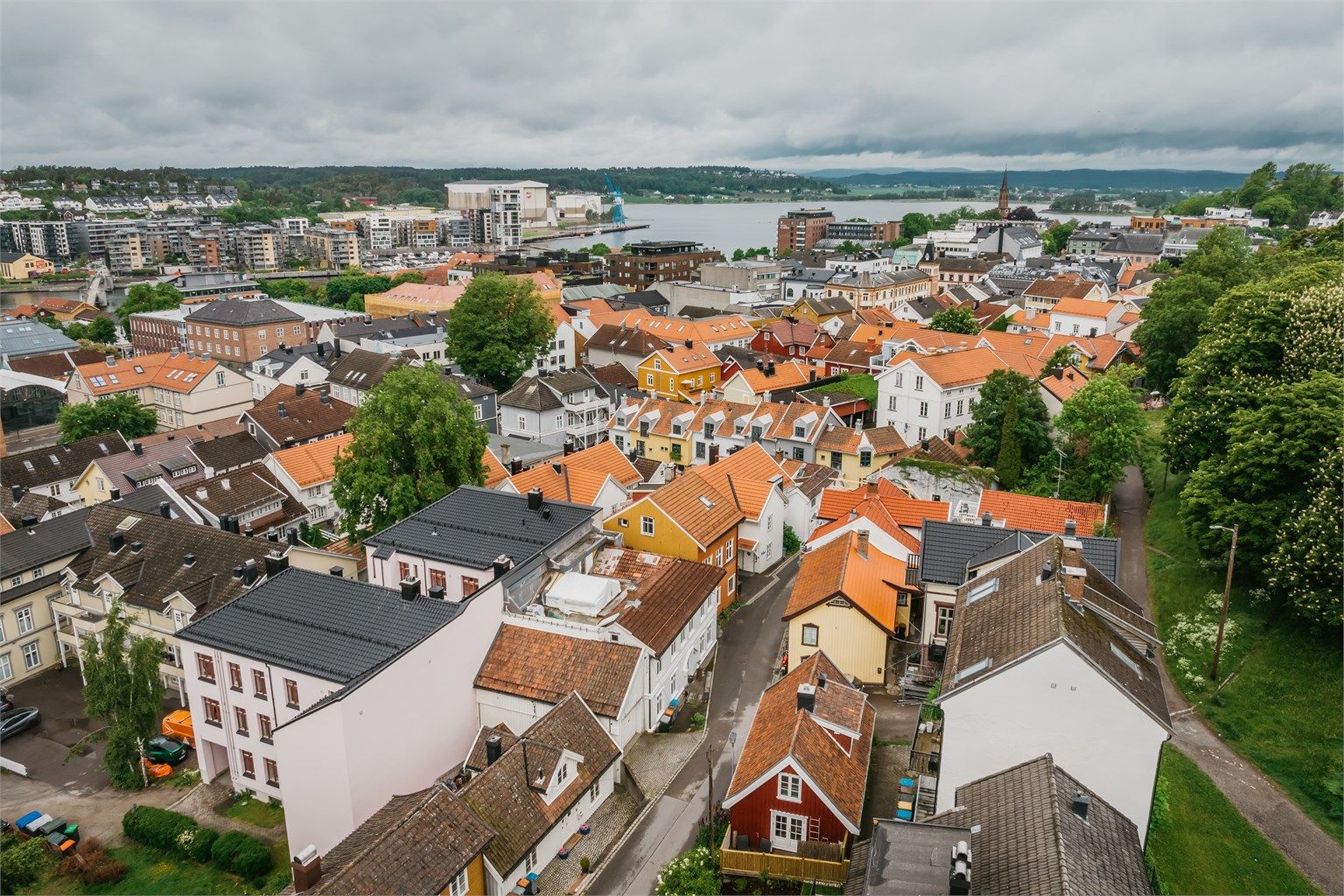 Her bor du sentralt med gangavstand til brygga, butikker og Tønsbergs rike kulturtilbud.