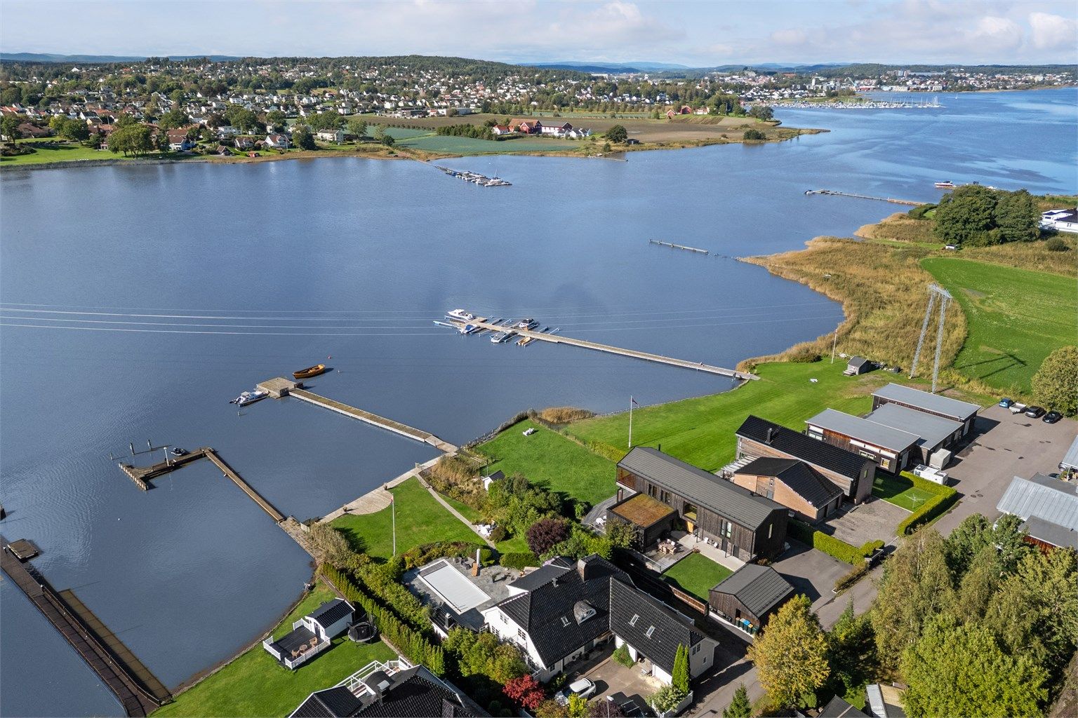 Innseilingen til Tønsberg i bakgrunnen. 