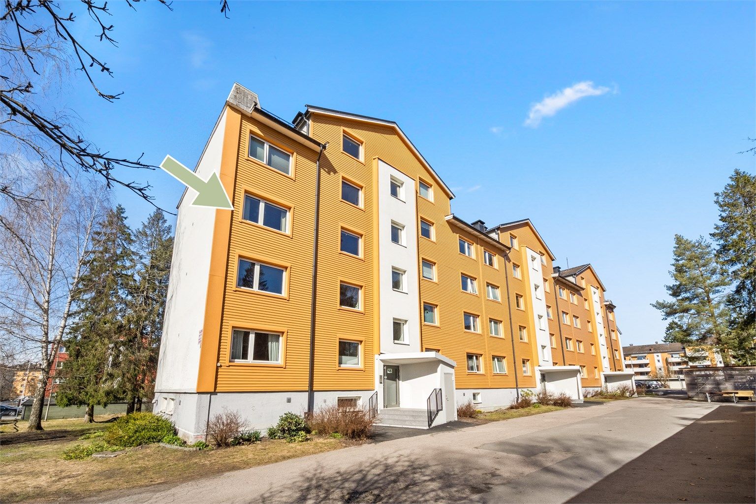 Leiligheten ligger i Fuglemyra borettslag, et veldrevet lag med trygg økonomi og ordnede fellesarealer.