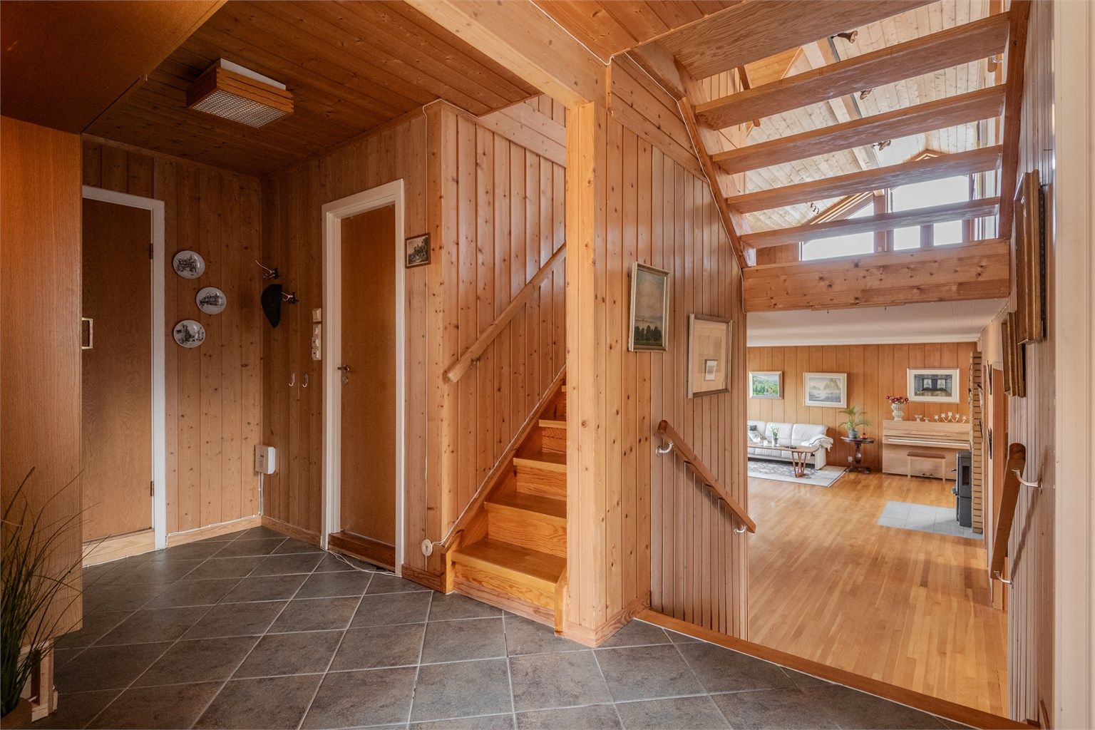 Trapperom mellom 1.- og 2.etasje. Her mot baderom og WC.