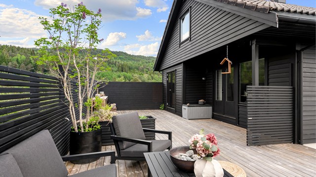 Uteområdet er skjermet og privat.