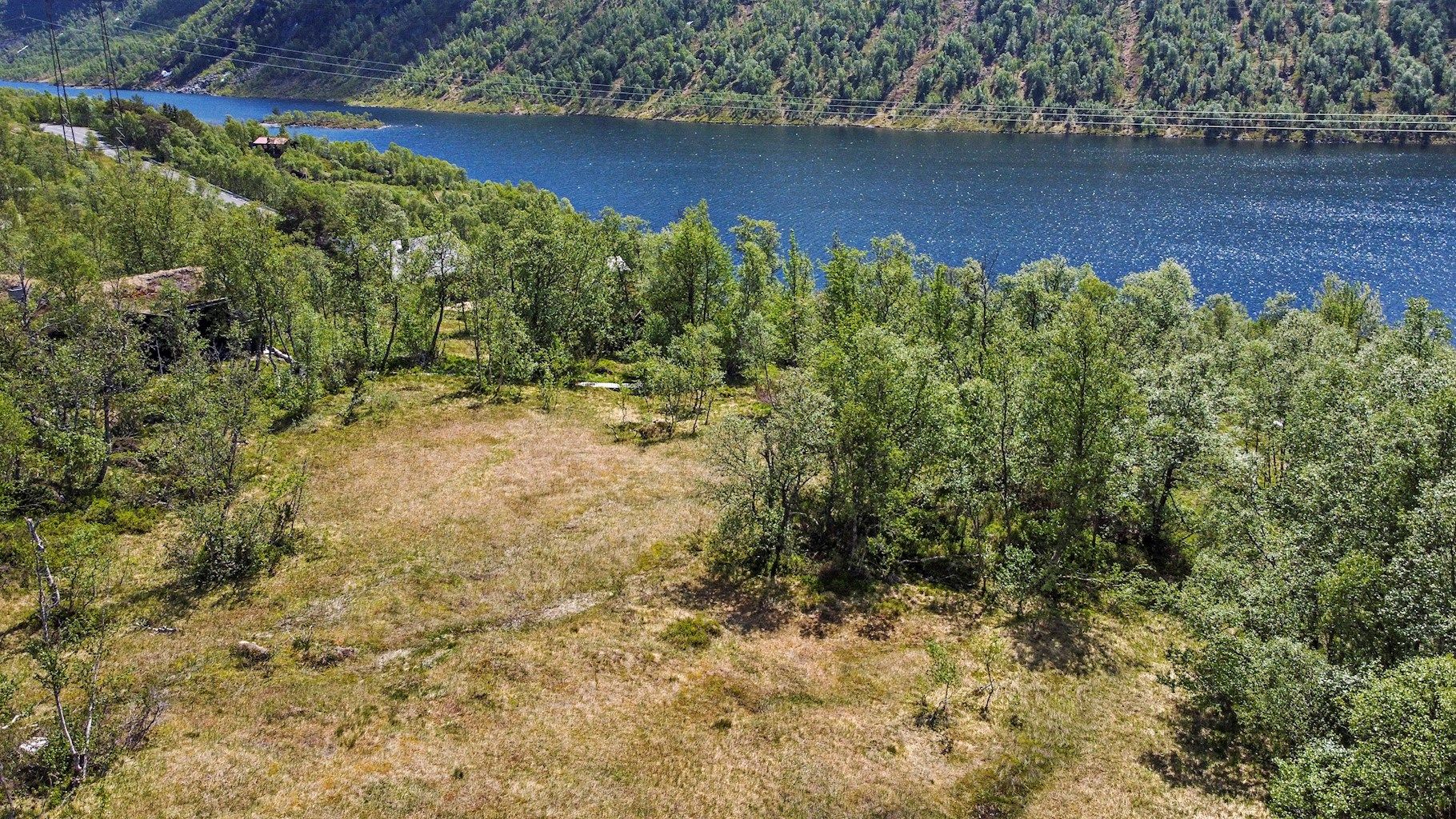Usjenert, solrik og flott utsikt.