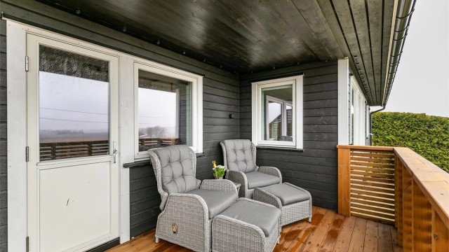 Hovedsoverommet har foruten stort areal også kvaliteten av tilknyttet veranda.