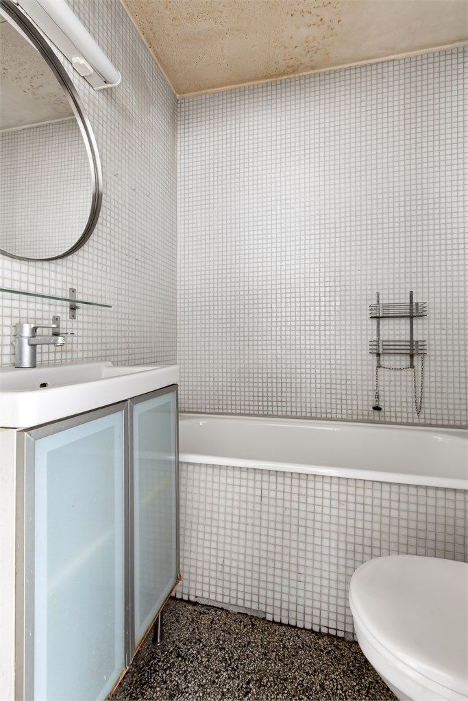 Dette er et eldre bad som gir en ny eier mulighet til å sette sitt eget preg.