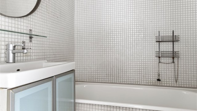 Dette er et eldre bad som gir en ny eier mulighet til å sette sitt eget preg.