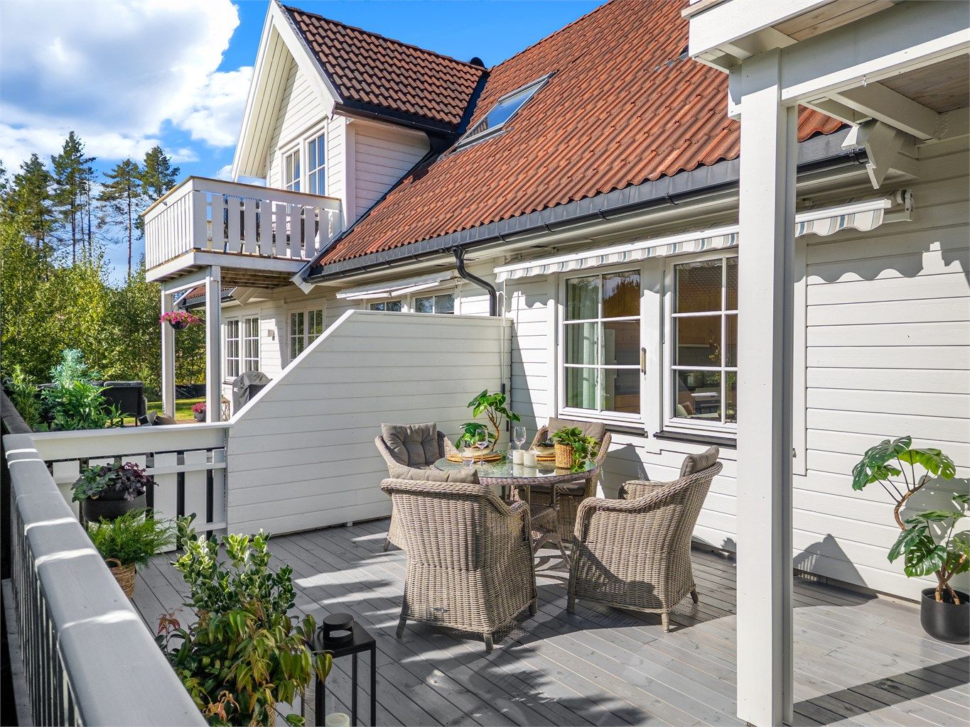 Det er gode solforhold på terrassen