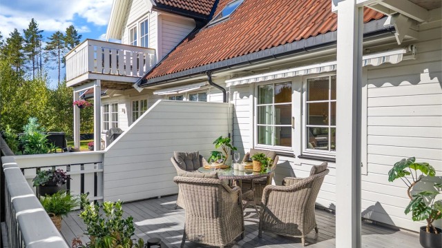 Det er gode solforhold på terrassen