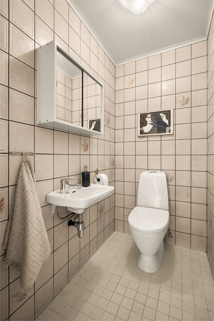 Praktisk, separat wc-rom, i tilknytning til entréen.