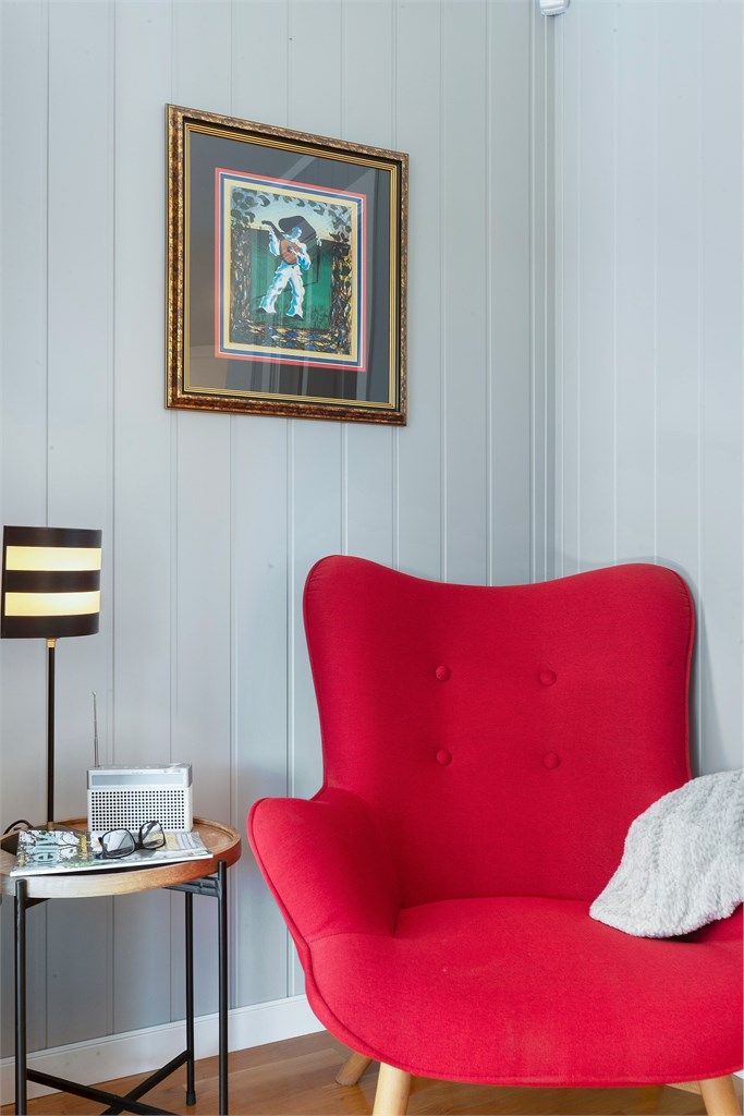 I spisestuen er det plass til en hyggelig lesekrok.