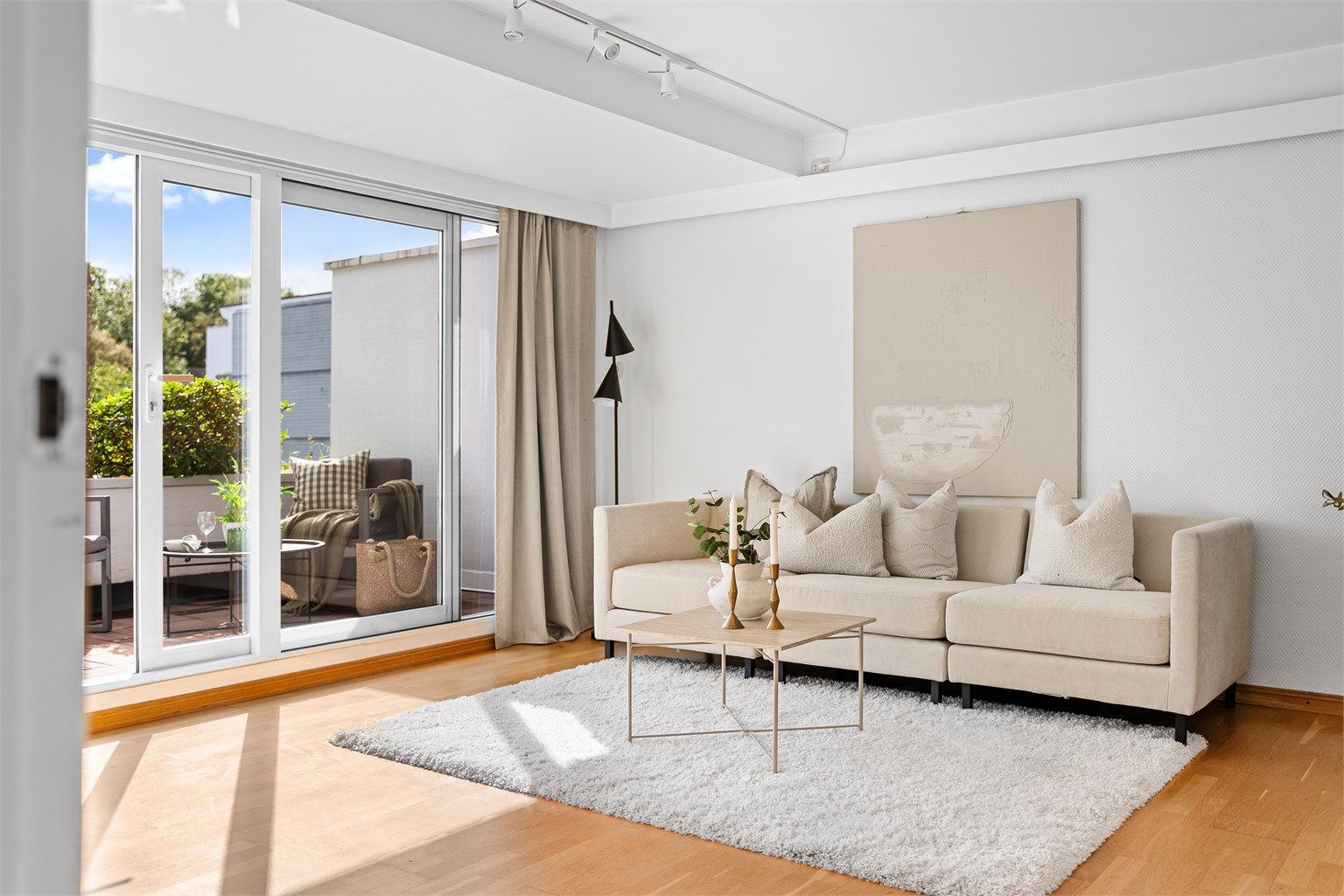 Lene Hviding v/Krogsveen har gleden av å presentere Tennisveien 23.