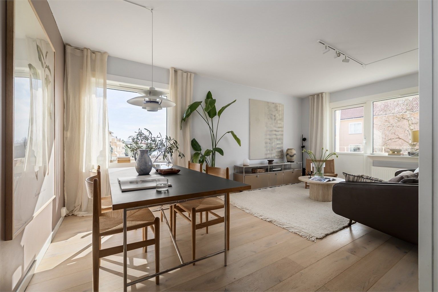  Med beliggenhet på enden, er det vindu på flere kanter som gir svært gode lysforhold