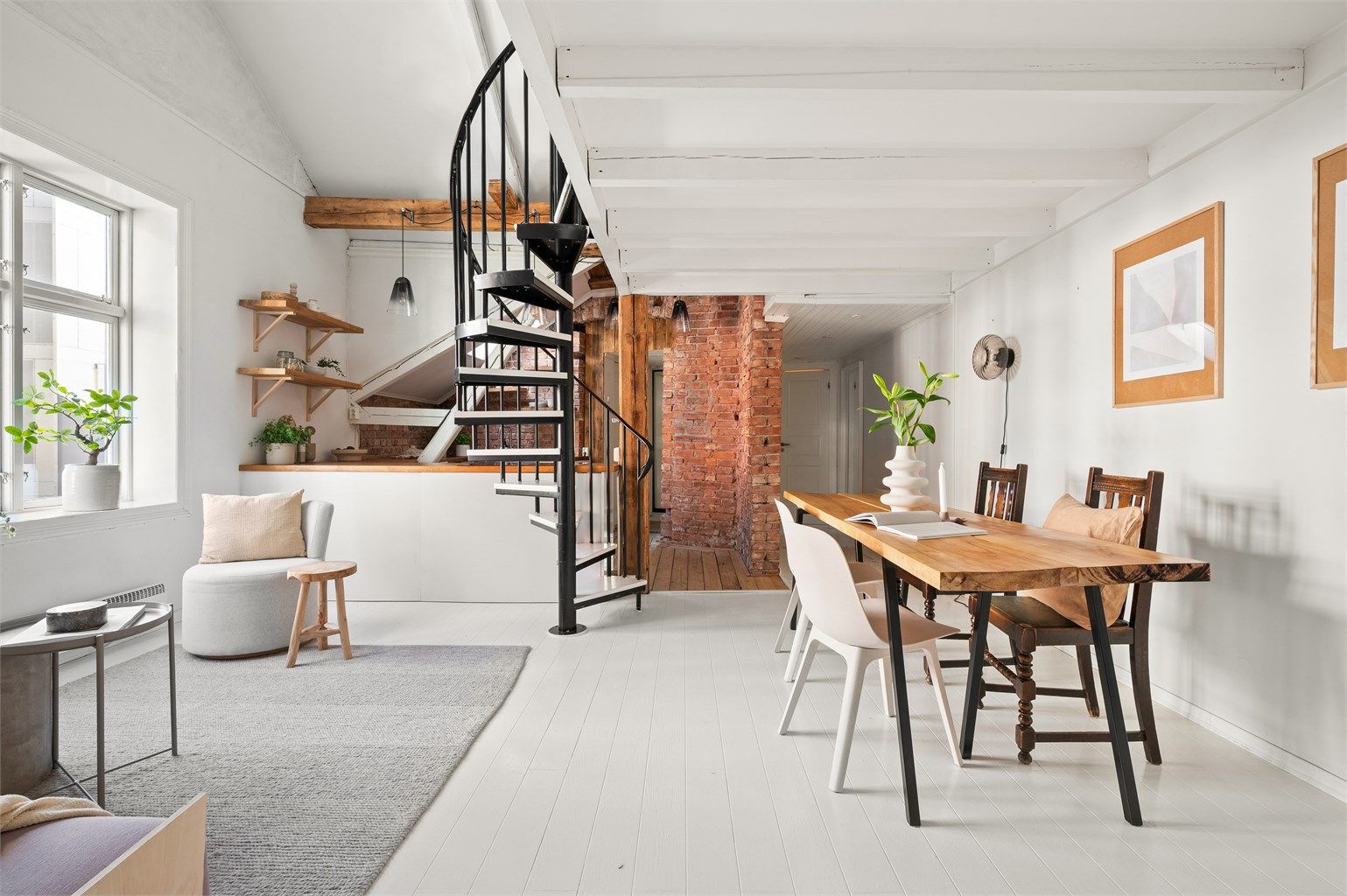 Velkommen til Ruseløkkveien 49 - Presentert av Eiendomsmegler Krogsveen v/Emilie Lie! Foto: Peter Futo.