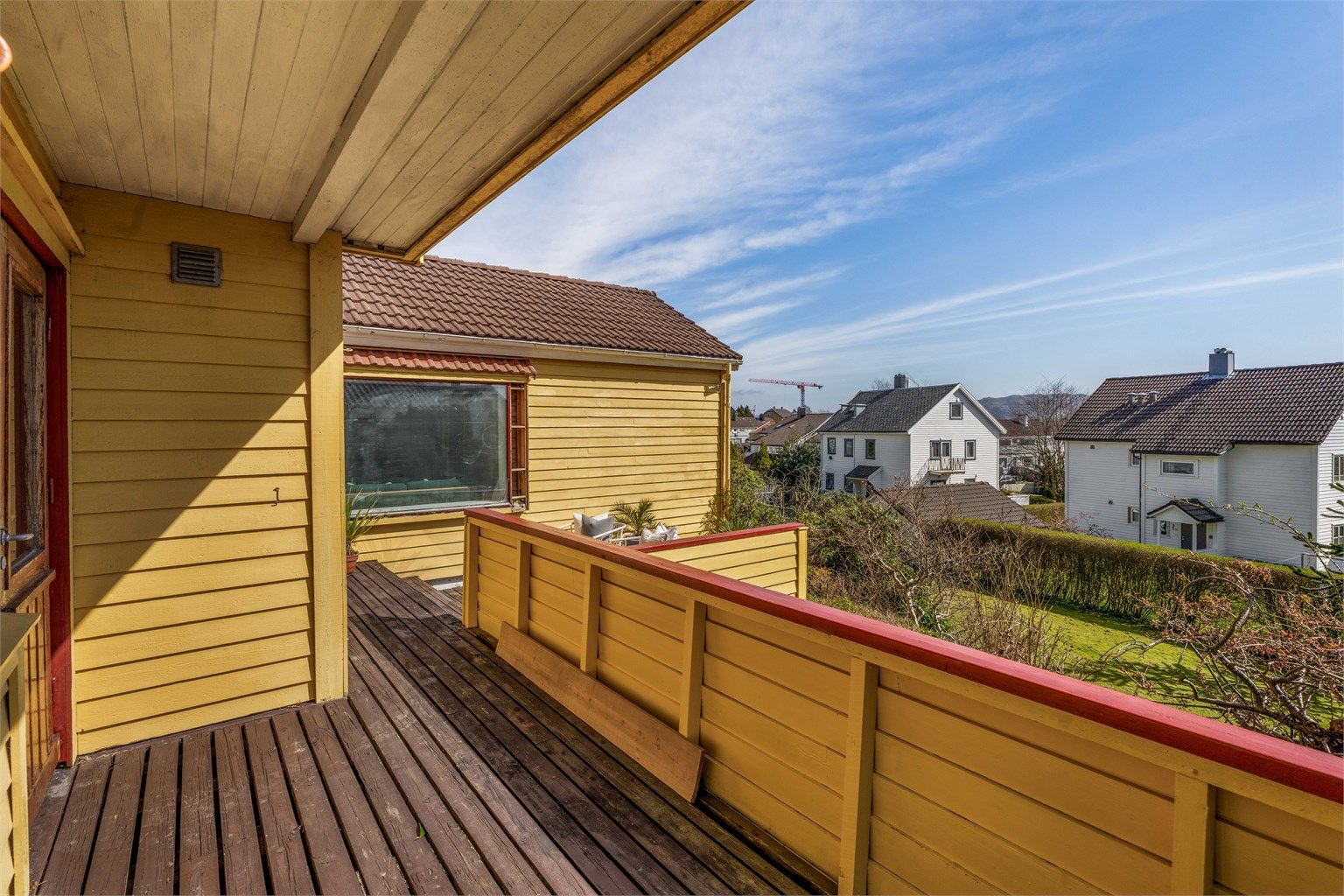 Fra soverommet er det utgang til en terrasse på 20 m².