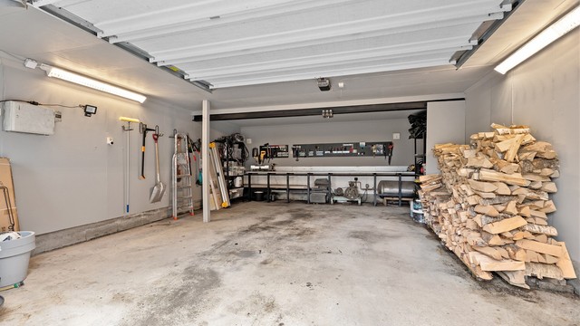 Garasjen passer ypperlig for deg som har litt verktøy og/eller behov for ekstra oppbevaring.