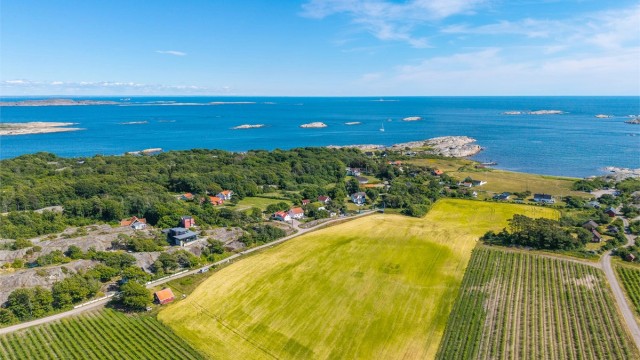 En beliggenhet som kombinerer ro og privatliv med nærhet til sommerparadiset Hvasser.