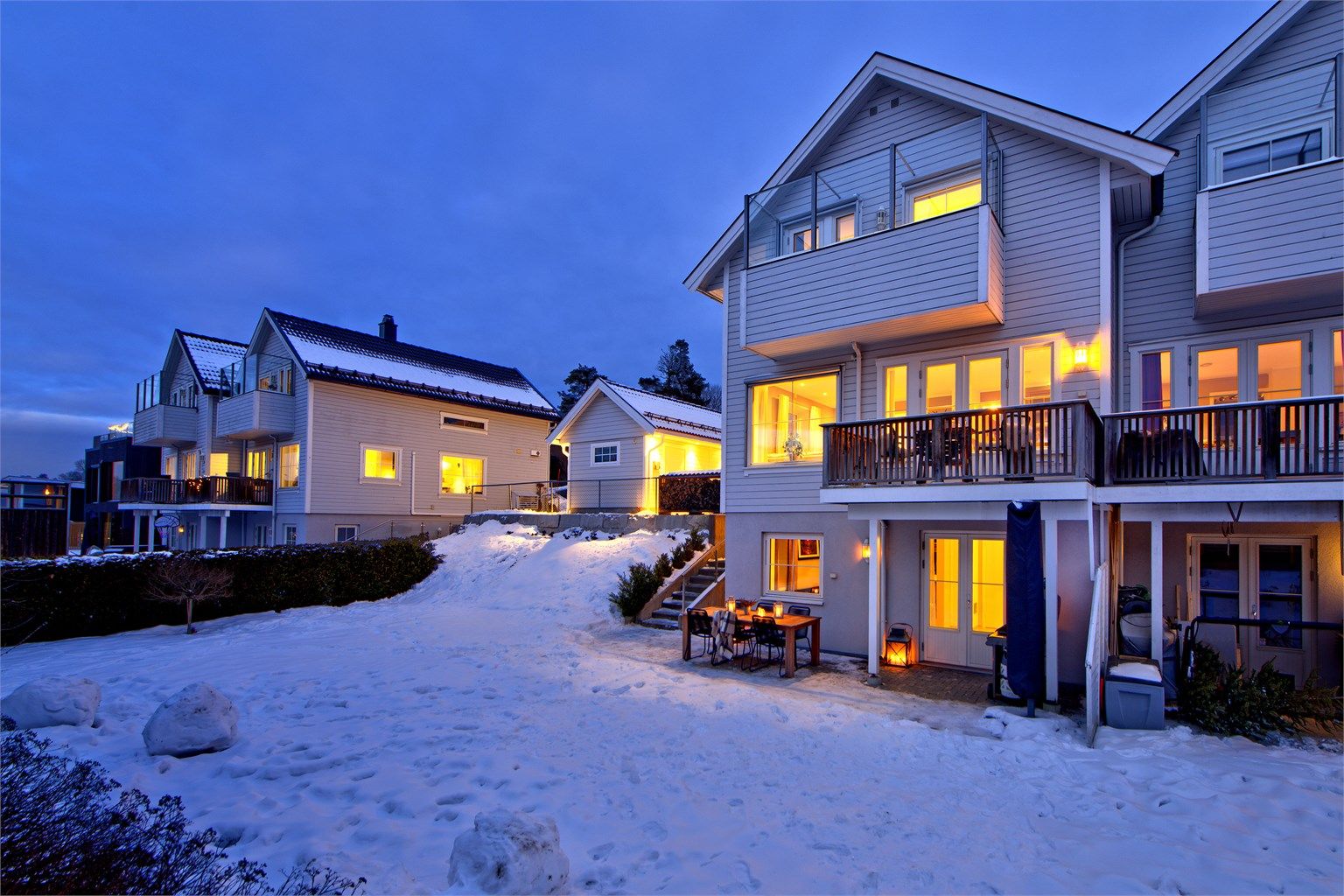 Velkommen til Heimenveien 31B - Et harmonisk familiehjem i klassisk stil med kvalitetsmaterialer ! Foto: Lautin Odd!