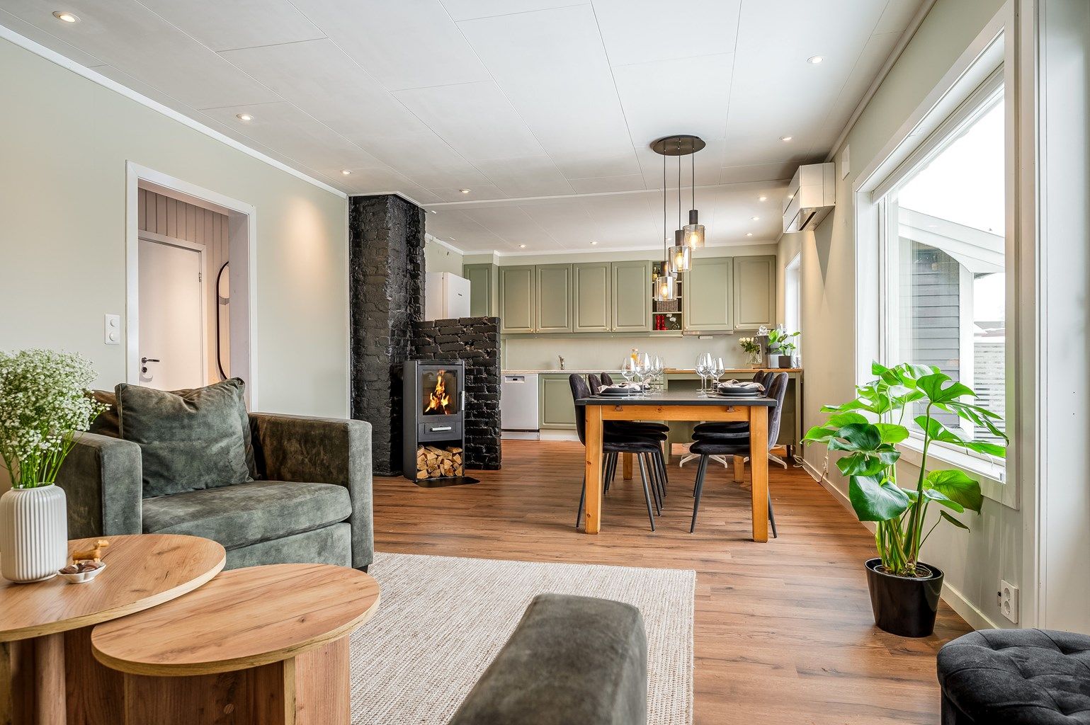 Velkommen til Skogvegen 25! Lettstelt rekkehus i et godt etablert boligområde. 