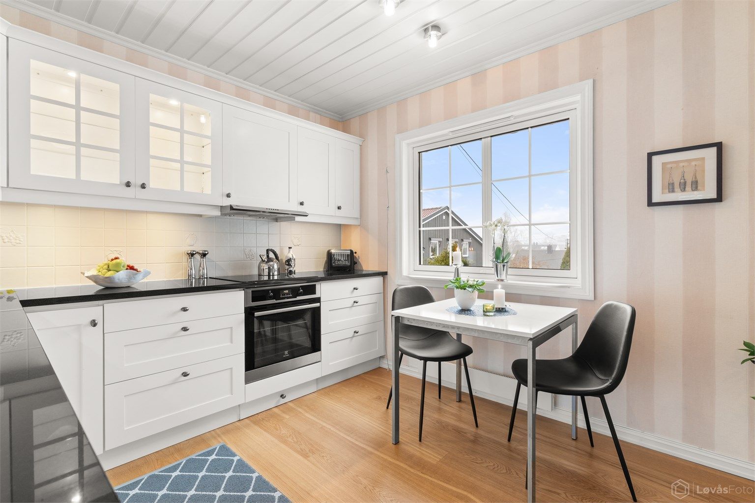 Plass til spisebord ved vinduet