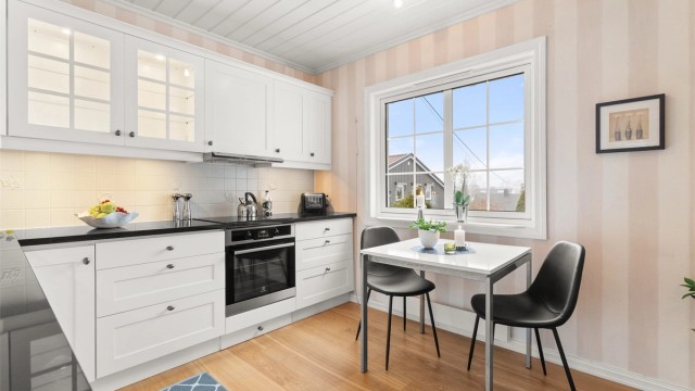 Plass til spisebord ved vinduet